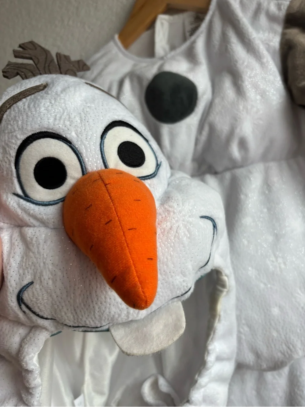 Disney Kids White Olaf Snowman Costume with Brown Sleeves Size 5t